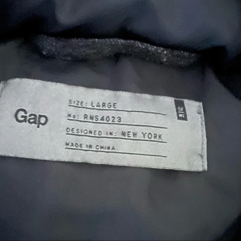 Black and gray Gap vest - Picture 2 of 5